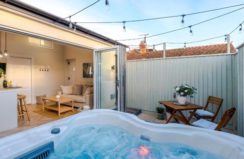 Chorlton-by-Backford Apartment | Leaholme Lodge