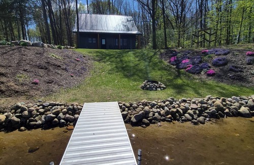 Fulton Cabin | Leaning Oaks Cabin in the woods with waterfront (NEW)