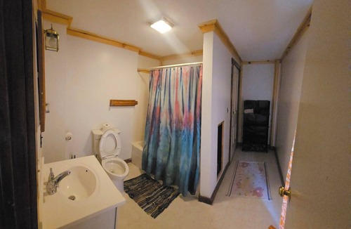 Monson Hostel | Leapin Lenas