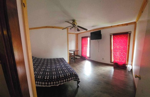 Monson Hostel | Leapin Lenas