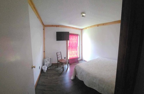 Monson Hostel | Leapin Lenas