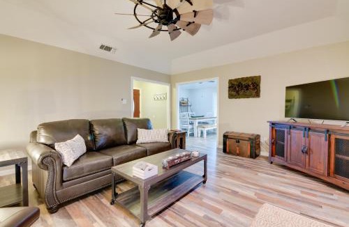 Granbury House | 'Leaping Toad Ranch' ~ 9 Mi to Lake Granbury!