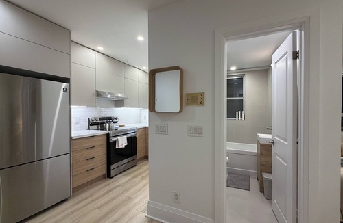East York Apartment | Leaside 2BR with parking and laundry, family and pet friendly neighbourhood