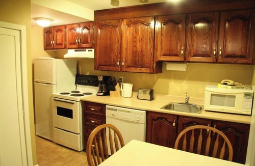 Waterford Valley Apartment | Leaside Executive Apartment Queen Studio