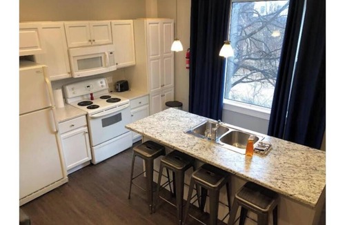 Waterford Valley Apartment | Leaside Executive Apartment Queen Studio