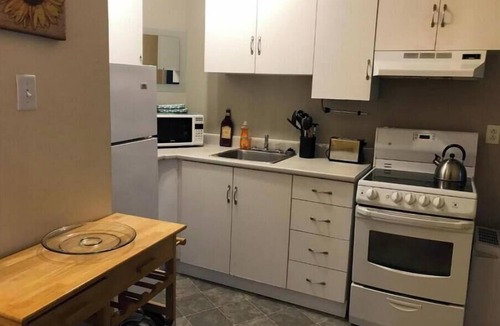 Waterford Valley Apartment | Leaside Executive Two-Bedroom Apartment