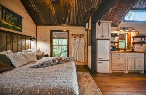 Octavia Cabin | LEATHERWOOD a wooded oasis