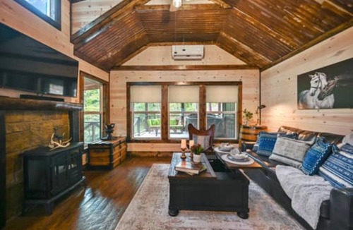 Octavia Cabin | LEATHERWOOD a wooded oasis