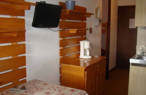 Samoens Apartment | LEAVE THE BUILDING AND RETURN ON SKIS 0 KM SOUTH-FACING STUDIO