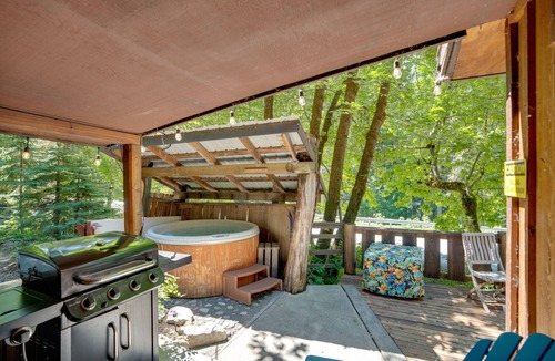 Leavenworth Cabin | Leavenworth Cabin w/Private Hot Tub!