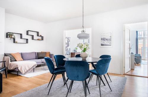 Copenhagen City Centre Apartment | Leaves 2- Chic Apt for 8 persons in Central Copenhagen