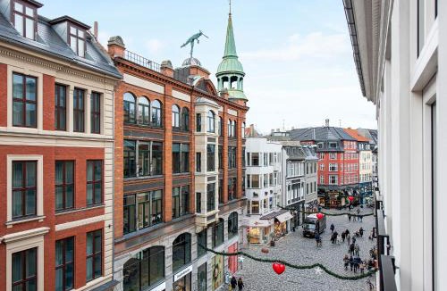 Copenhagen City Centre Apartment | Leaves 2- Chic Apt for 8 persons in Central Copenhagen