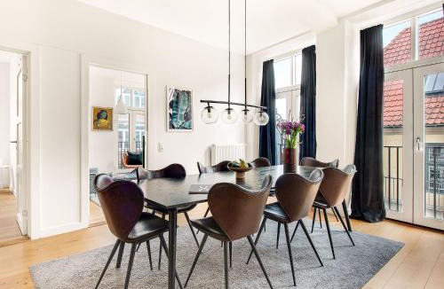 Copenhagen City Centre Apartment | Leaves 3 - Pleasant 4-Bdr Apt in Central Copenhagen