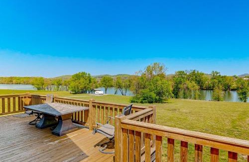 Dixon Springs House | Lebanon Family Riverfront Hideaway: Dogs Welcome