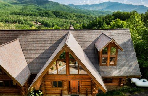 Pittman Center Ski Chalet | LeConte View - Lodge -Theater- April Deals-Views-GameRm-FirePit-HotTub