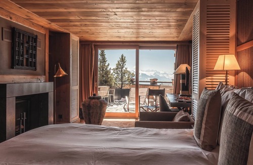 Lens Hotel | LeCrans Hotel & Spa