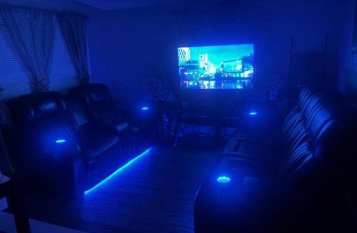 Northside House | LED Lighting Reclining Sofas Cozy 3 Bedroom Home