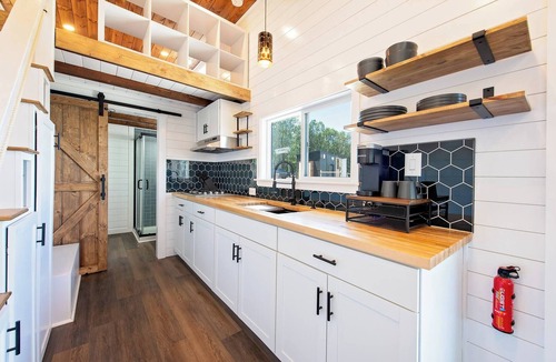 Lupton City House | Leda at Mountain's Ledge