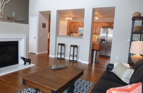 North Natomas House | LeDawn-Next To Airport Downtown Arena Pool SpaGym