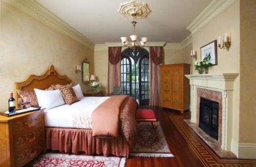 Sonoma Hotel | Ledson Hotel & Zina Lounge