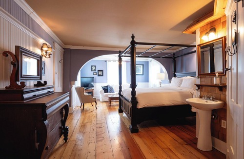 Stanstead Bed & Breakfast | Lee Farm Inn