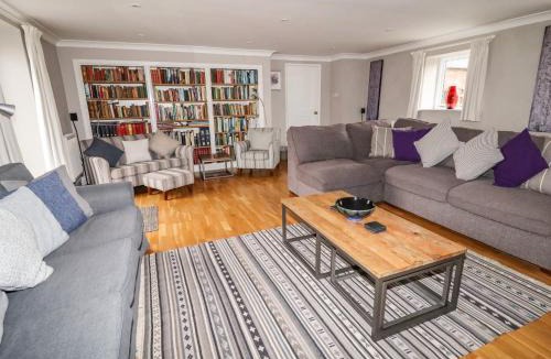 Cheddleton House | Lee House Cottage