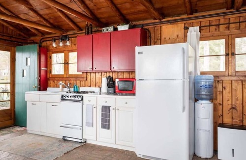Suttons Bay Cabin | Lee Point Classic Cabins on West Bay with Hot Tub