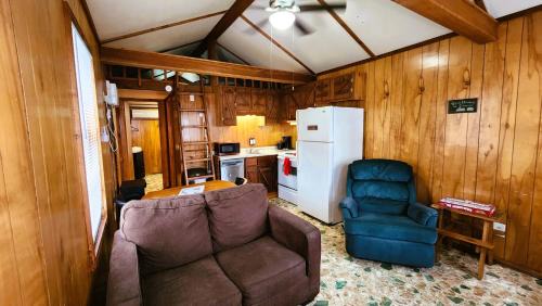 Grove Resort | Lee's Grand Lake Resort Cabin 4