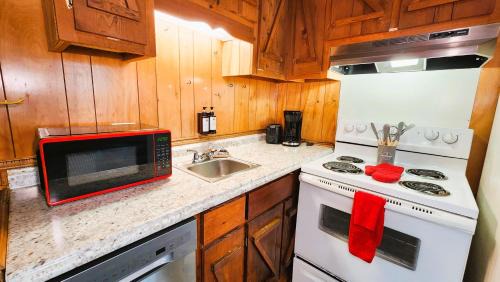 Grove Resort | Lee's Grand Lake Resort Cabin 4