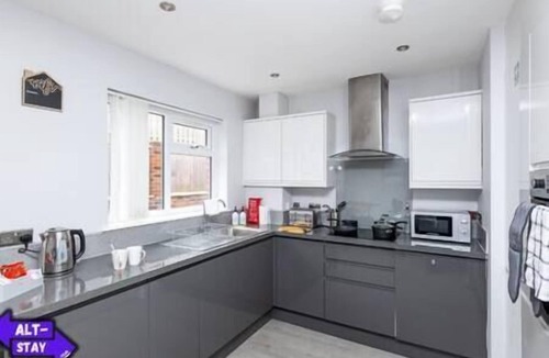 Leeds Apartment | Leeds 6 Bed (2x Adjacent Homes)