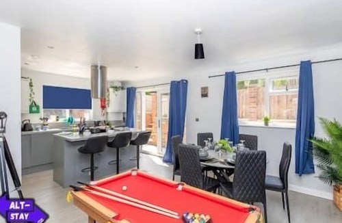 Leeds Apartment | Leeds 6 Bed (2x Adjacent Homes)