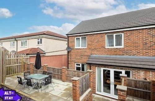 Leeds Apartment | Leeds 6 Bed (2x Adjacent Homes)