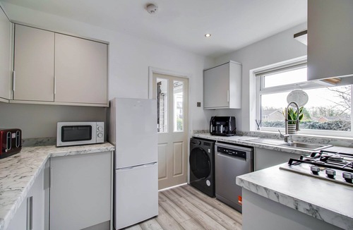 Whitkirk House | Leeds| Prime Location| Leisure Stay| WiFi| Sleeps7