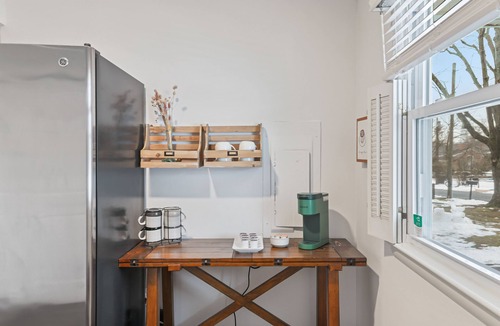 Leesburg House | Leesburg Hideaway- King Bed + Private Backyard