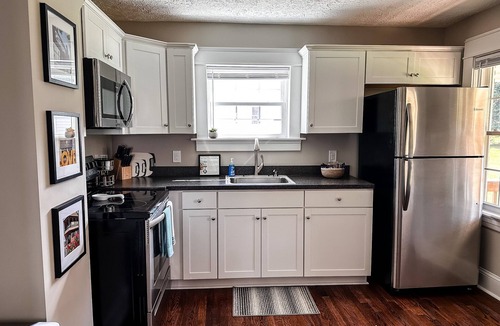 Lynchburg House | Leesville Getaway - 6 Minutes from LU - 3 King Beds