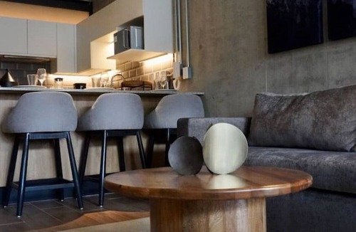 Lafayette Apartment | LEF 208 American Zone