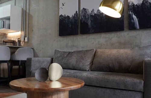 Lafayette Apartment | LEF 208 American Zone
