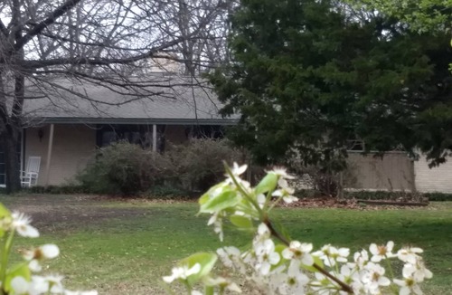 Parker House | Lefty's East Plano Cozy Getaway Sleeps 11 - EZ to I-75