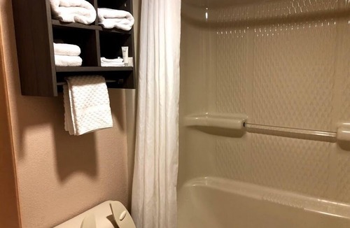 Gallatin Hotel | Legacy Inn Sumner