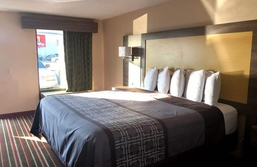 Gallatin Hotel | Legacy Inn Sumner