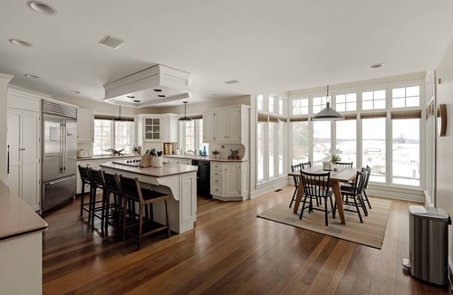 Washington Boro House | Legacy Lane Retreat sleeps up to 14 with tennis courts, pickleball courts, shuffleboard, fishing pond & more.