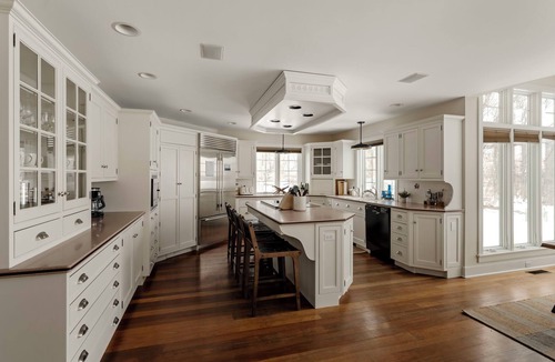 Washington Boro House | Legacy Lane Retreat sleeps up to 14 with tennis courts, pickleball courts, shuffleboard, fishing pond & more.