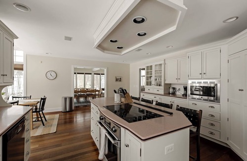 Washington Boro House | Legacy Lane Retreat sleeps up to 14 with tennis courts, pickleball courts, shuffleboard, fishing pond & more.
