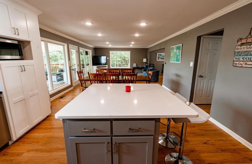 Fairfield Bay House | Legacy Lodge at Fairfield Bay- Direct Lakefront