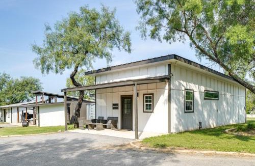 Yancey House | Legacy Ranch Escape: Game Room & Lake Access
