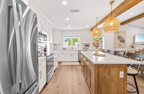 Sarasota House | Legacy's Palm of Paradise (Lux) | Private Heated Pool + Putt Putt Course + Tiki Hut