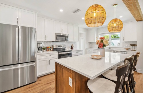 Sarasota House | Legacy's Palm of Paradise (Lux) | Private Heated Pool + Putt Putt Course + Tiki Hut