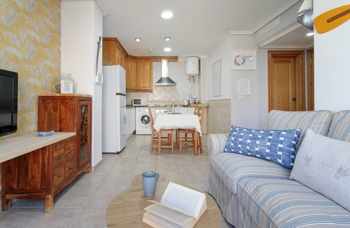 Santa Pola Apartment | Legado Marino: Boutique Apartment with Air Conditioning, 200m from the Sea