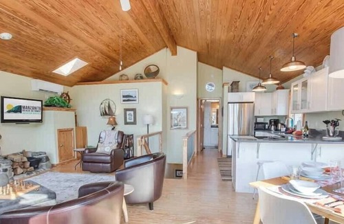 Neahkahnie Beach House | Legasea on the Pond