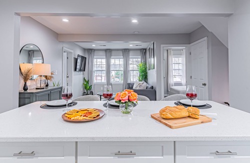 Plainfield House | Legendary BnB (sleeps 8)